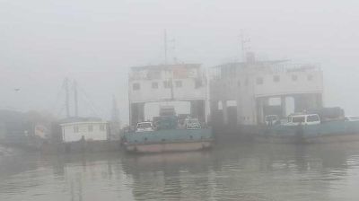 ঘন কুয়াশায় দৌলতদিয়া-পাটুরিয়া নৌরুটে ফেরি চলাচল বন্ধ