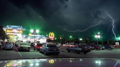 দক্ষিণ আফ্রিকায় উৎসব চলাকালীন বজ্রপাতে নিহত ২, আহত ১৫০