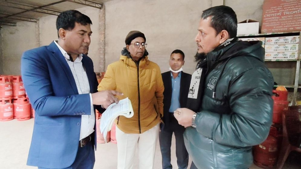 বেশি দামে গ্যাস বিক্রি করায় জরিমানা