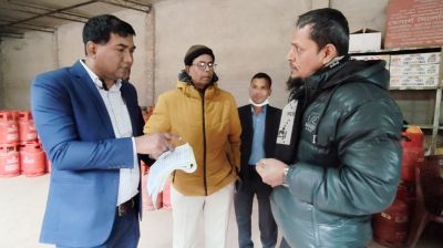 বেশি দামে গ্যাস বিক্রি করায় জরিমানা