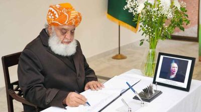 খালেদা জিয়ার শোকবইয়ে পাকিস্তানি নেতা ফজলুর রহমানের সই