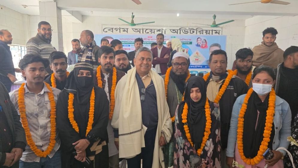 বিএনপিতে যোগ দিলেন এনসিপি-ইসলামী আন্দোলনের শতাধিক নেতাকর্মী