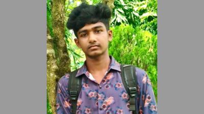 দুই বন্ধুকে নিয়ে ঘুরতে গিয়ে মোটরসাইকেল দুর্ঘটনায় প্রাণ গেল কলেজছাত্রের