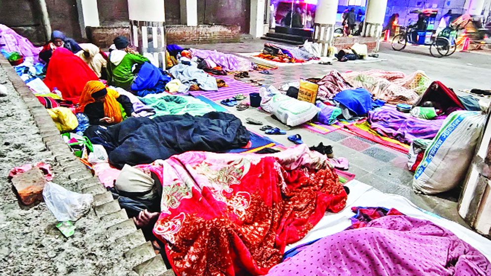 খোলা আকাশের নিচে ক্যানসার রোগী