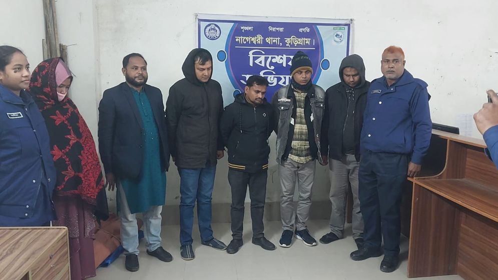 নিয়োগ পরীক্ষা শুরুর আগেই ডিভাইসসহ আটক ১০