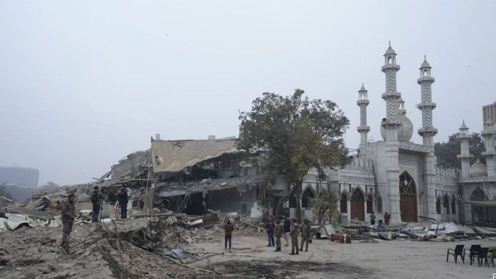 দিল্লিতে মসজিদ ও কবরস্থান সংলগ্ন স্থাপনা ধ্বংস