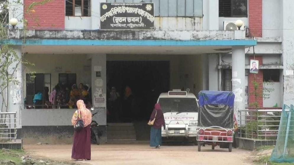 দশমিনায় দেড় লাখ মানুষের চিকিৎসায় ৭ চিকিৎসক