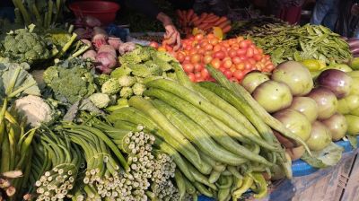 মৌসুমী সবজি সস্তা হলেও আকাশছোঁয়া দাম টমেটো-বেগুনের