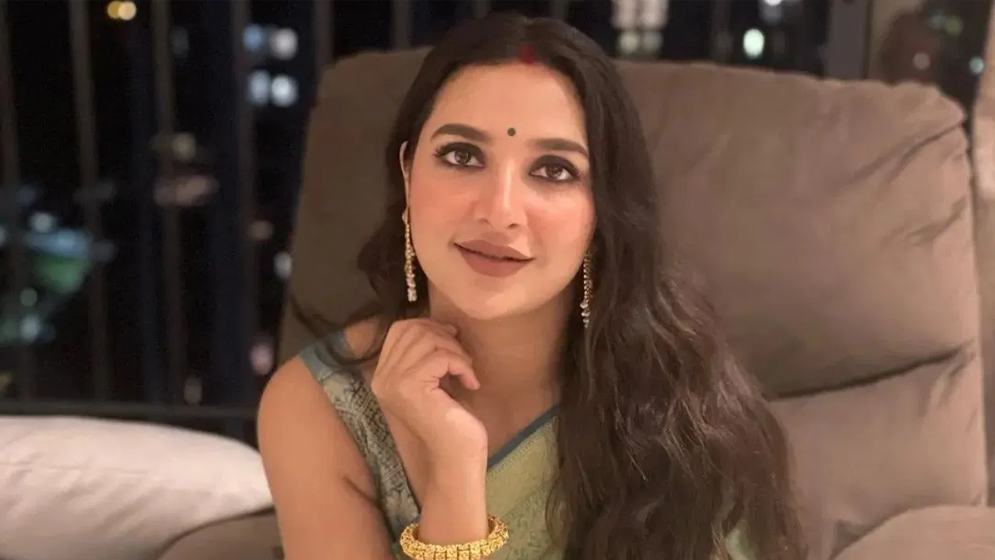 মাঝ আকাশে বিপত্তি, যেভাবে রক্ষা পেলেন শুভশ্রী