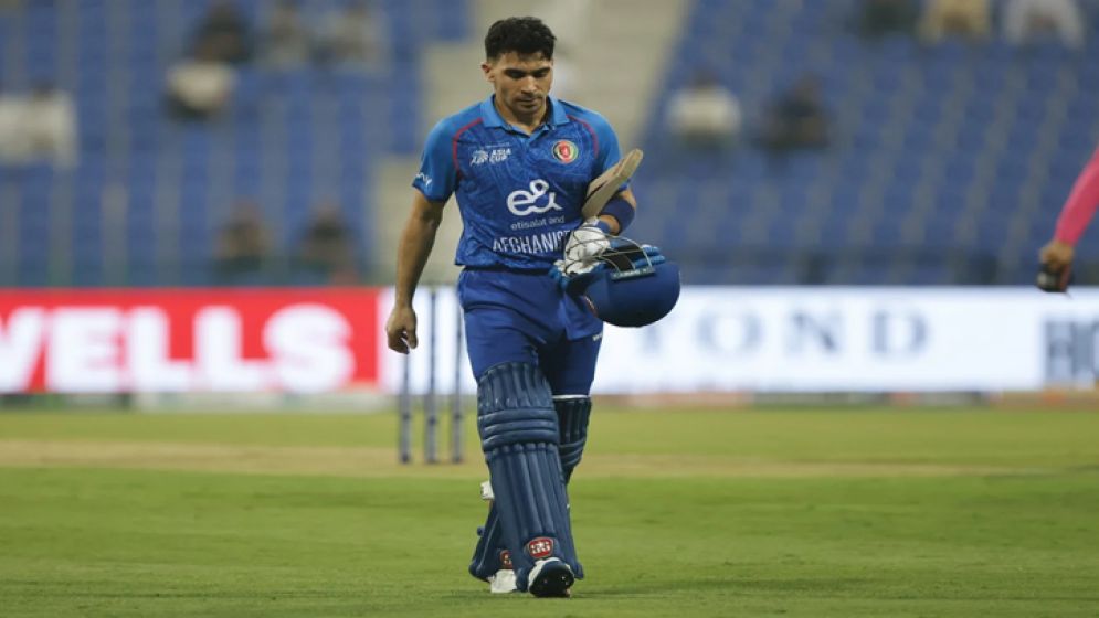 যে কারণে আফগান তারকার ফোন নেন কর্মকর্তা