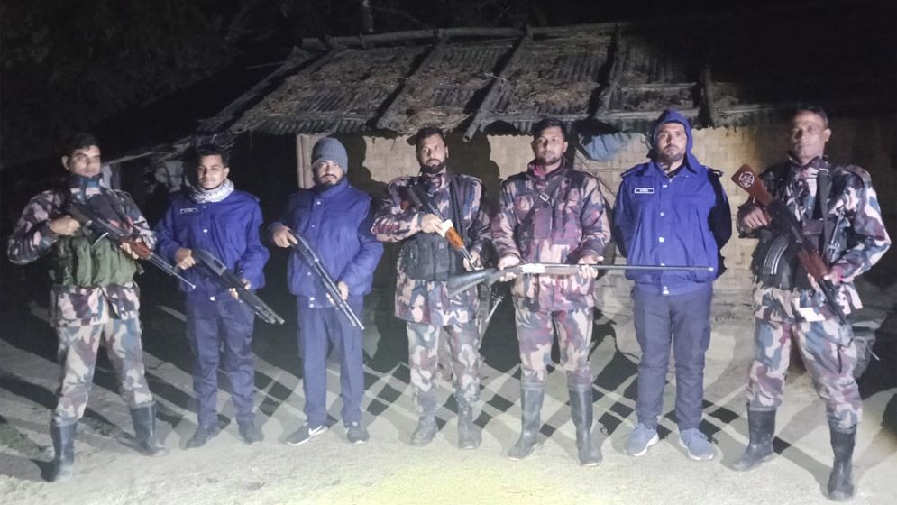 বান্দরবানে জেএসএস নেতার বাড়িতে হামলা, গুলিবিদ্ধ দুই