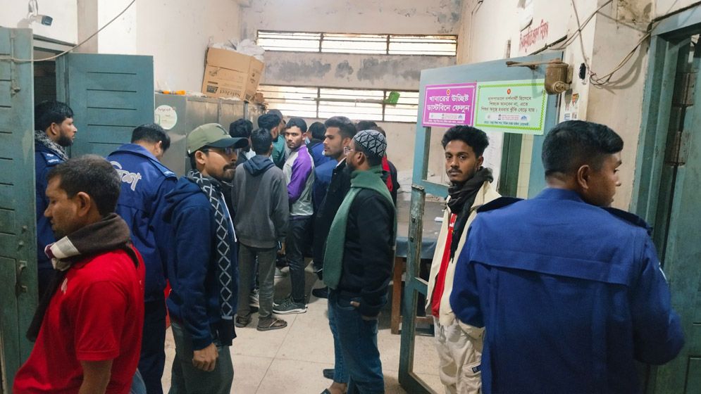 রোলারের নিচে নিভে গেল আজিমের প্রাণ