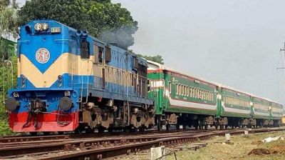 লাফ দিয়ে অন্য ট্রেনে যাওয়ার সময় যুবক নিহত