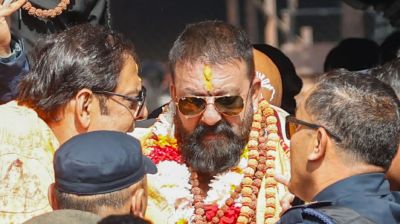 এবার সাতপাঁচ তোয়াক্কা না করেই নেপাল পাড়ি দিলেন সঞ্জয় দত্ত