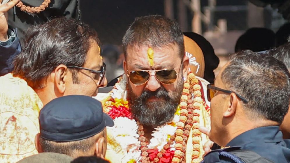 এবার সাতপাঁচ তোয়াক্কা না করেই নেপাল পাড়ি দিলেন সঞ্জয় দত্ত