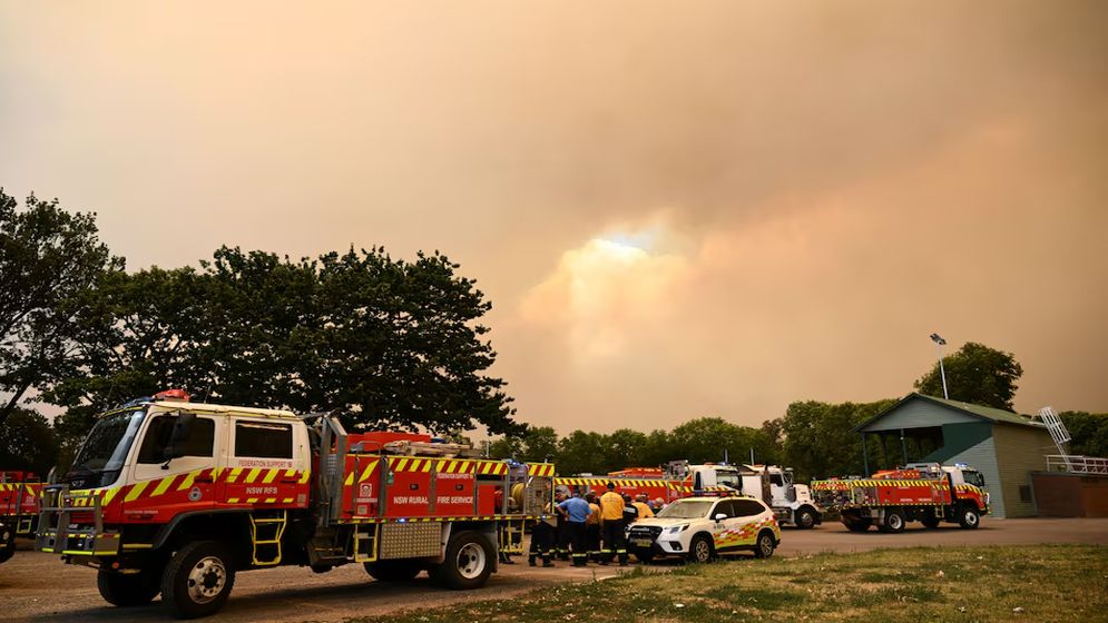 দাবানলে পুড়ছে অস্ট্রেলিয়া,  বিদ্যুৎবিচ্ছিন্ন ৩৮ হাজার ঘরবাড়ি