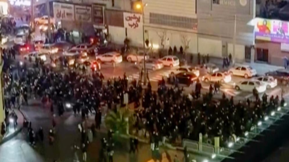 বিক্ষোভে উত্তাল ইরান