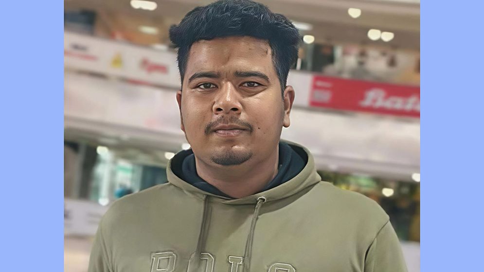 দুই বিদেশি পিস্তল-গুলি-ম্যাগাজিনসহ যুবক আটক