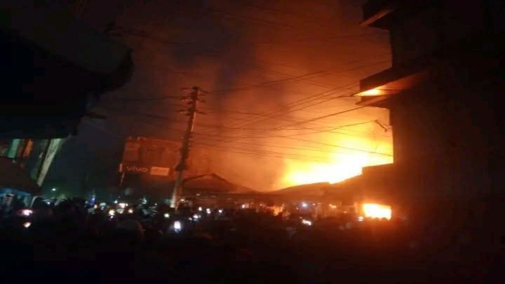 ভয়াবহ অগ্নিকাণ্ডে দুই দোকান পুড়ে ছাই