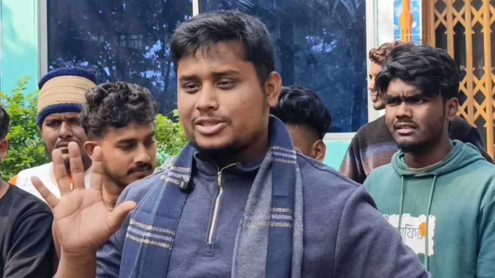 গণভোটে ‘হ্যাঁ’  ভোট দিন, তাহলে দুবারের বেশি কেউ প্রধানমন্ত্রী হতে পারবে না: হাসনাত