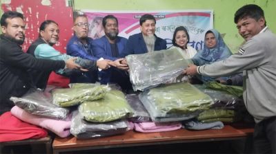 পুরান ঢাকা স্বজন সমাবেশের উদ্যোগে শীত বস্ত্র বিতরণ