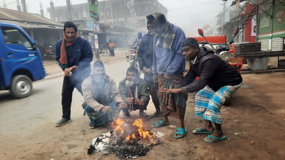 কুড়িগ্রামে জেঁকে বসেছে শীত, তাপমাত্রা নামল ১০ ডিগ্রিতে