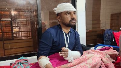 দুই পুলিশ সদস্যকে কুপিয়ে জখম