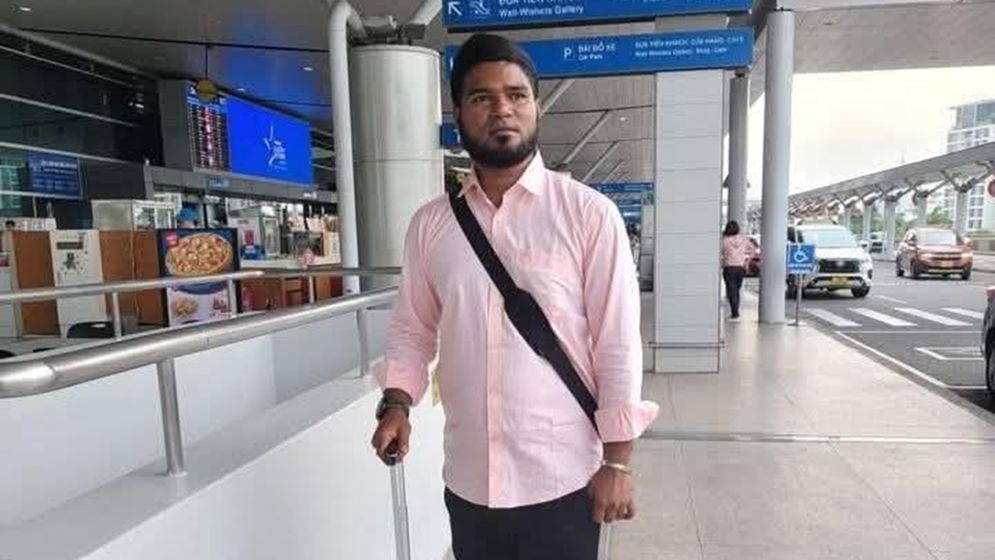 বিমানবন্দর থেকে সাভারের শীর্ষ সন্ত্রাসী ‘তোতলা পাভেল’ গ্রেফতার
