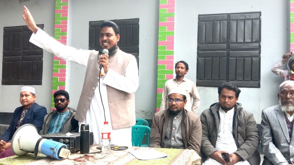 টাকা খেয়ে ভোট দিলে নেতা এসে রাস্তা খেয়ে ফেলবে: আখতার