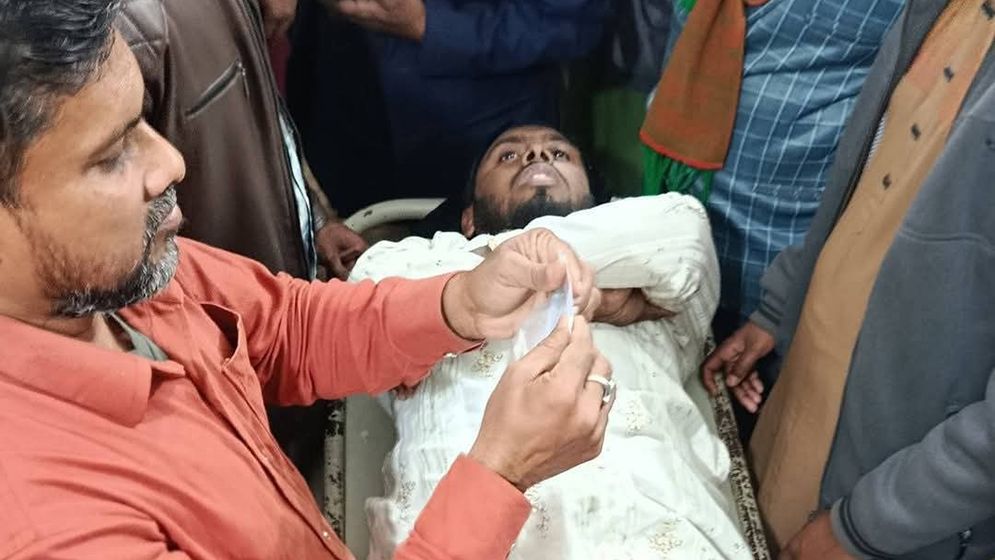 জামায়াত নেতার পা ভেঙে দিলেন বিএনপি কর্মী