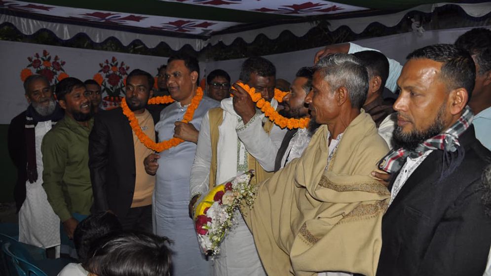 প্যানেল চেয়ারম্যানসহ আ.লীগের ৪ শতাধিক নেতাকর্মীর বিএনপিতে যোগদান