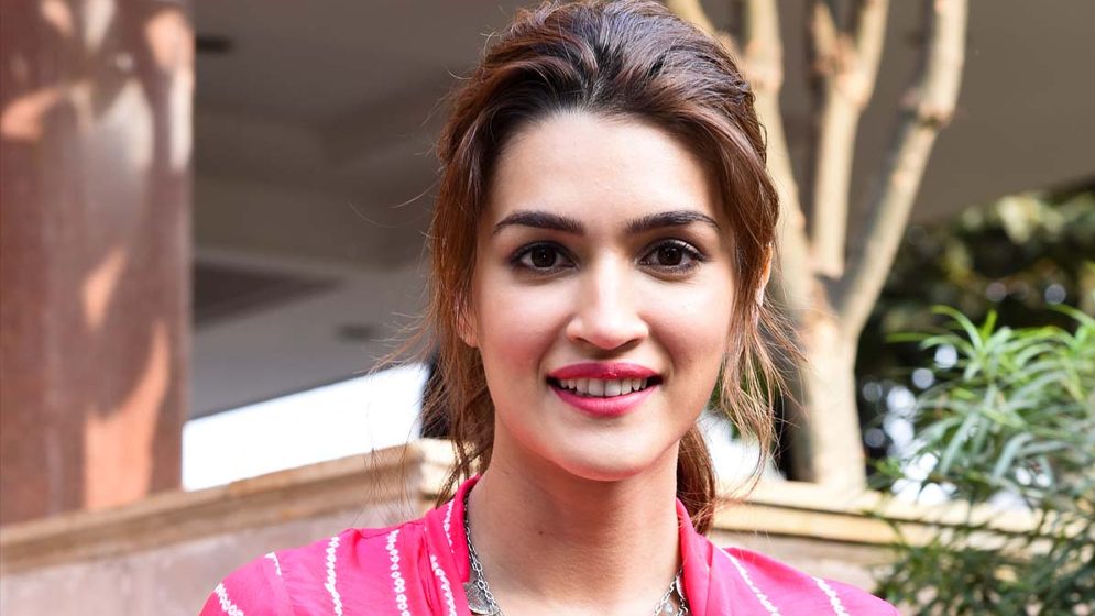 ২৩ বছরেই কৃতিকে বিয়ে দিতে চেয়েছিলেন মা গীতা শ্যানন