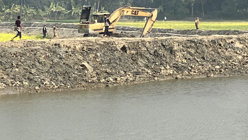পুঠিয়ায় খাল খননে অনিয়ম দুর্নীতির অভিযোগ
