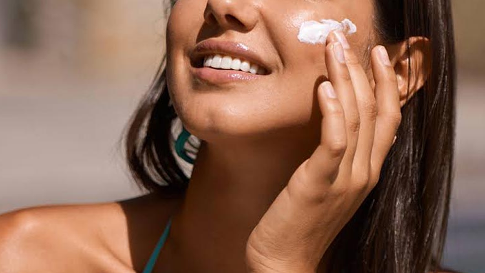 ত্বকের সুরক্ষায় সানস্ক্রিন যেভাবে ব্যবহার করতে পারেন