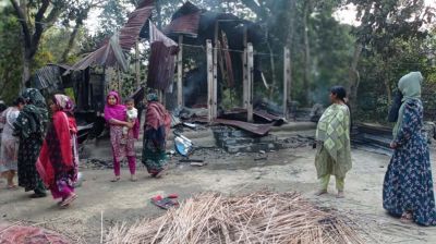 ডাসারে দুপক্ষের সংঘর্ষে ১৬ ঘরে অগ্নিসংযোগ