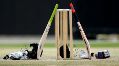 ‘ভদ্রলোকের খেলায়’ দাদাগিরি