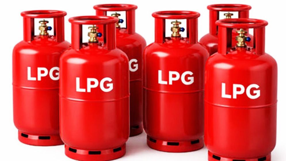 রাজশাহীতে গ্যাসের তীব্র সংকট, দ্বিগুণ দামেও মিলছে না সিলিন্ডার