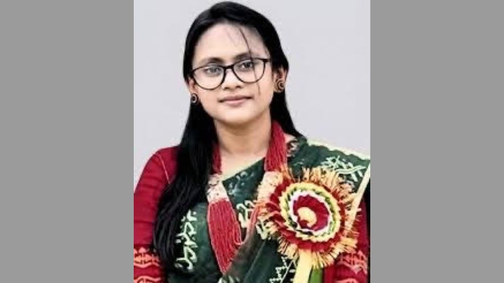 ‘ফর ইউর কাইন্ড ইনফরমেশন, আমি আপনার আপু নই’