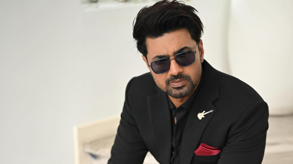 দেবের নামে চালু হলো বিশেষ ডাকটিকিট