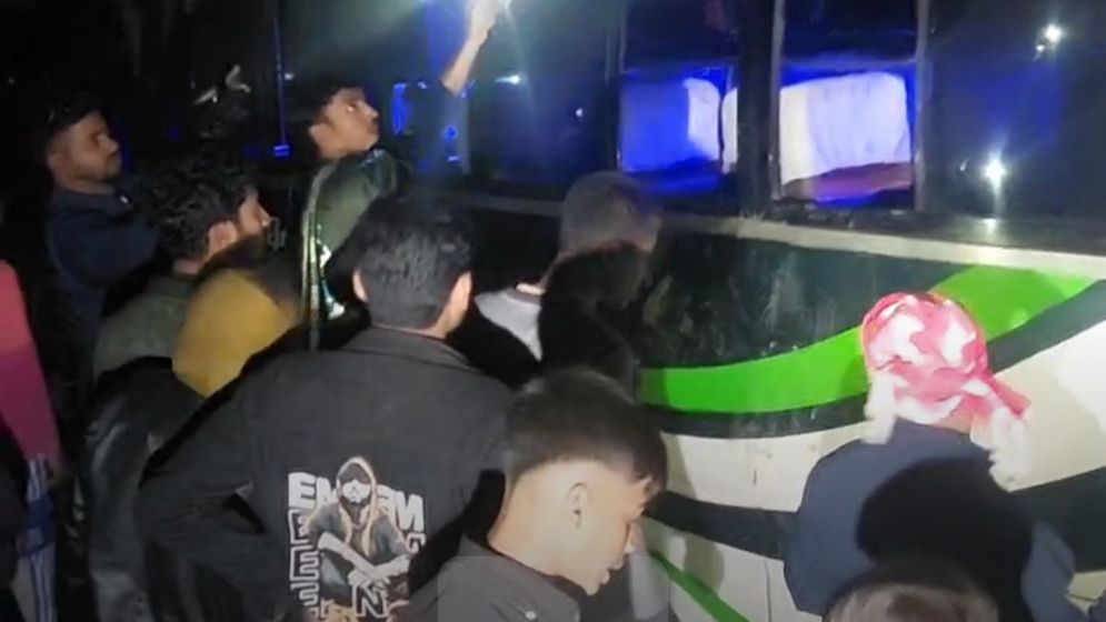 ইজিবাইককে চাপা দিয়ে বাস খাদে, নিহত বেড়ে ৬