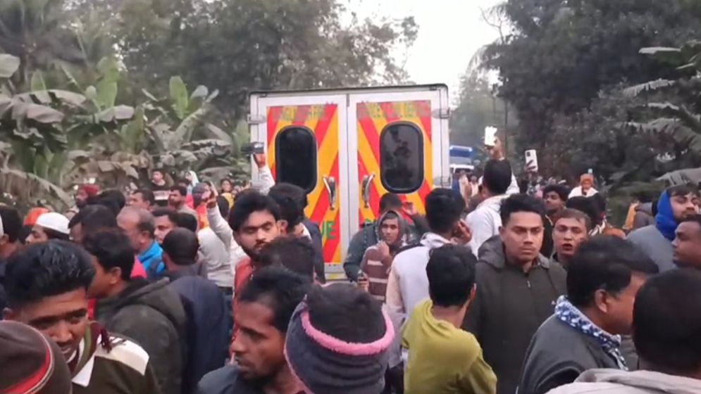 ইজিবাইককে চাপা দিয়ে বাস খাদে, নিহত ৫