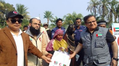 খুলনায় আরব আমিরাত সরকারের ত্রাণ ও কম্বল বিতরণ