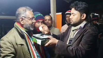 কমিটি বিলুপ্ত, উল্টো মামুনের পক্ষে মিষ্টি বিতরণ বিএনপির একাংশের