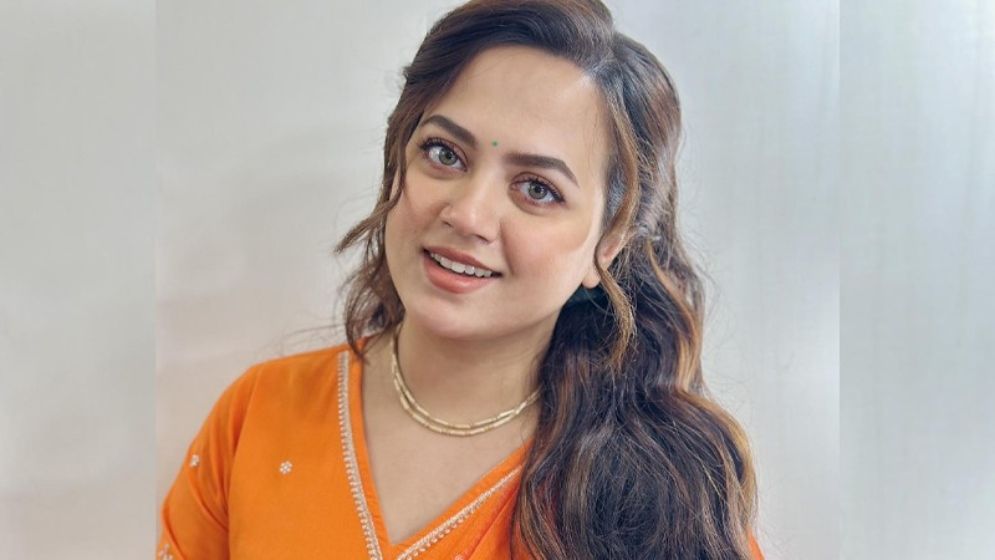 সড়কে হেনস্তার শিকার অহনা