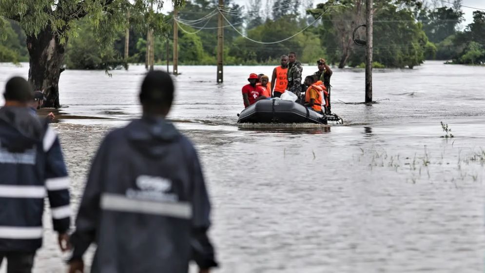 দক্ষিণ আফ্রিকায় জাতীয় দুর্যোগ ঘোষণা, ভয়াবহ সংকটে মোজাম্বিক