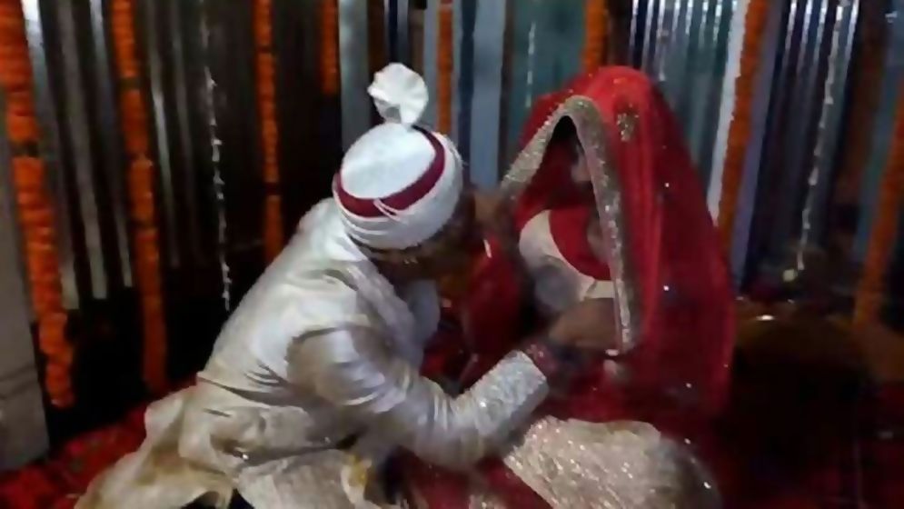 বাসর রাতে মুখ ধোয়ার পর কনেকে চিনতে পারছেন না বর, অতঃপর...