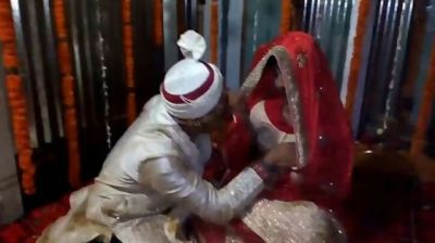 বাসর রাতে মুখ ধোয়ার পর কনেকে চিনতে পারছেন না বর, অতঃপর...