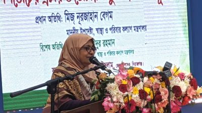 আমরা একেবারে খাদের কিনারায় অবস্থান করছি: স্বাস্থ্য উপদেষ্টা