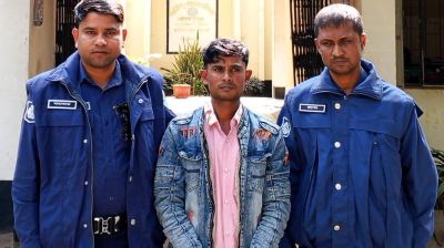 ভারত থেকে গাঁজার চালান নিয়ে ফেরার পথে গ্রেফতার ১