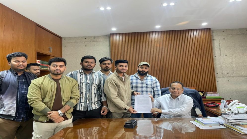 জুলাই বিপ্লবের নেপথ্য কারিগর আমলা বঞ্চিত কেন?